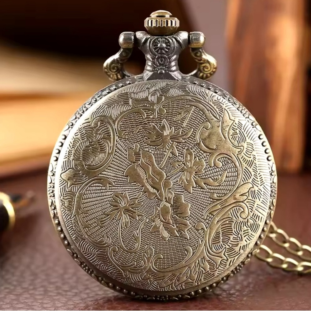 The Eagle Quartz Pocket Watch - Picture 5 of 6